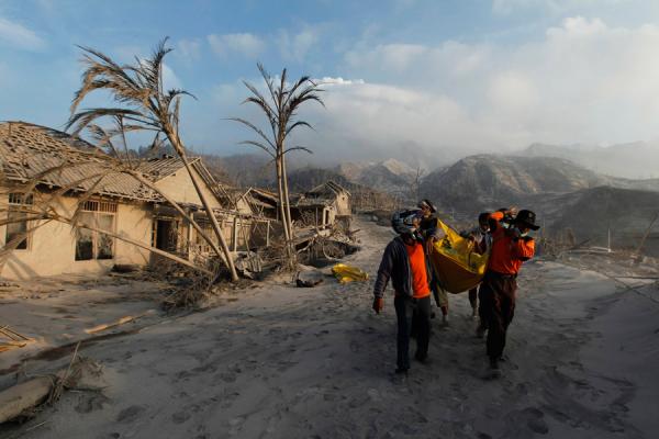 201010-terremoto-tsunami-indonesia